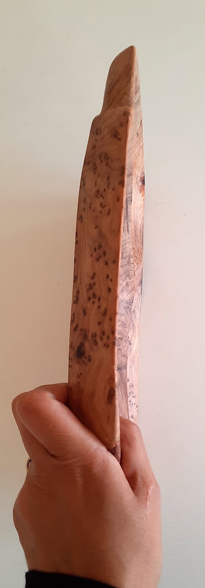 Plat en bois de thuya ABSTRACTION LOUPE  23x31x4 cm