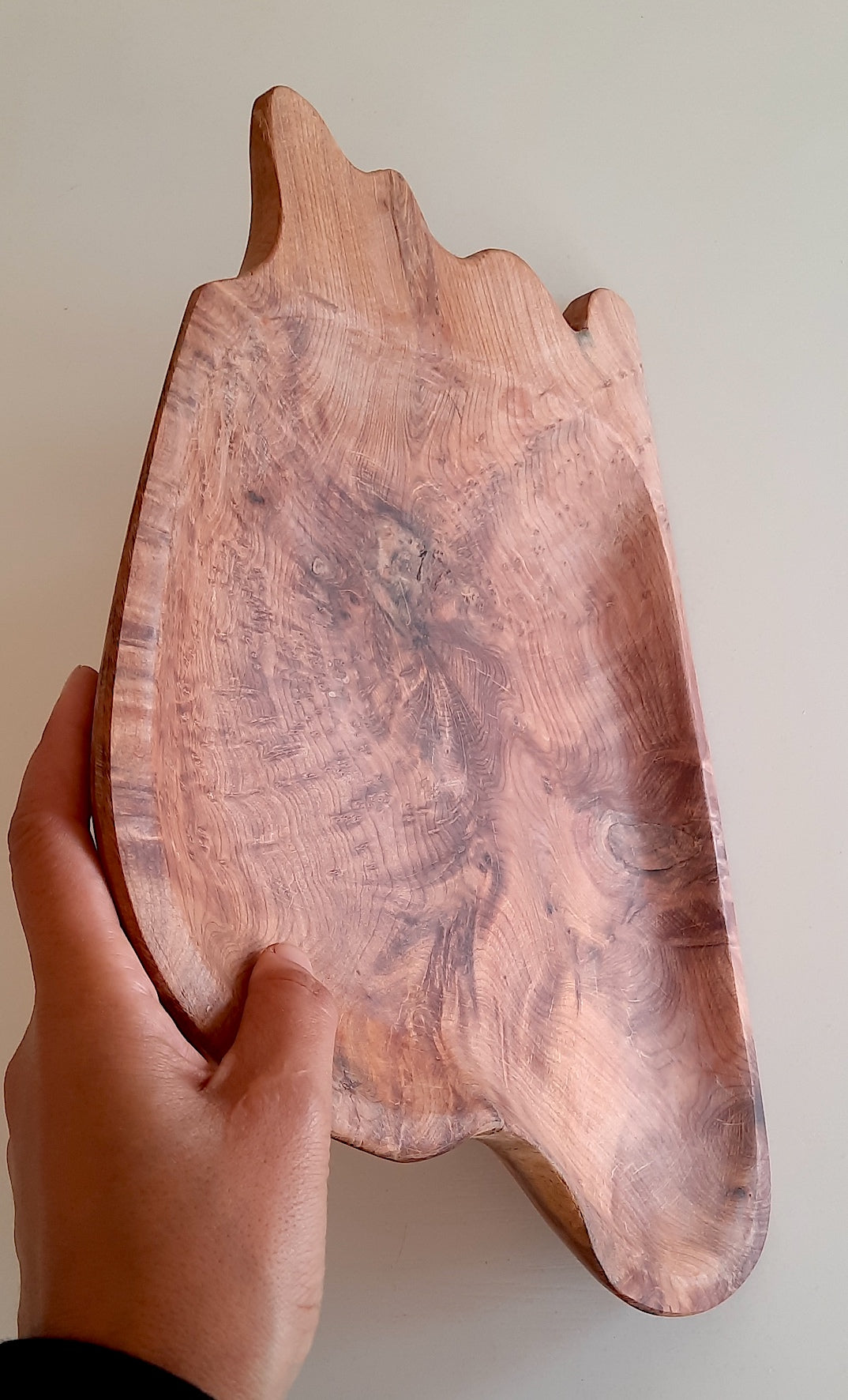 Plat en bois de thuya ABSTRACTION TOTALE  27x38x4cm